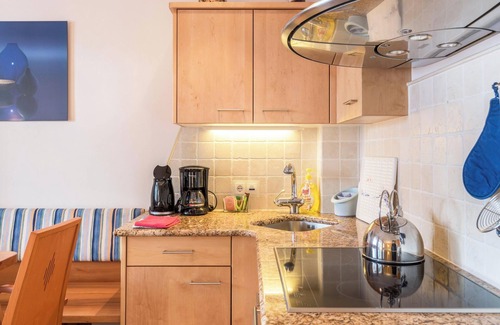 Collalbo Apartamento | Pequeño y encantador apartamento en Villa Anina con piscina y vistas al mar