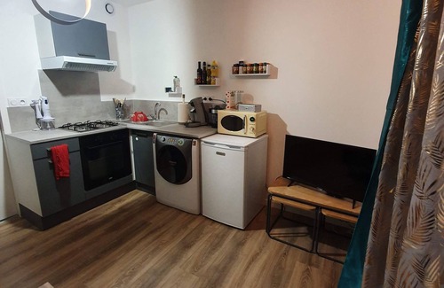 Tournon-sur-Rhone Apartamento | ENCANTADOR PEQUEÑO F1 EN CENTRO DE LA CIUDAD CON TERRAZA