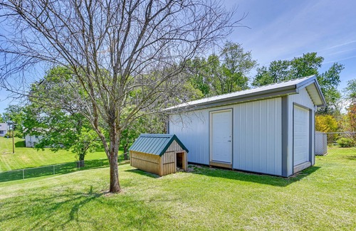 Somerset Casa | Charming Somerset Vacation Rental w/ Fenced Yard!
