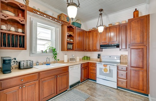 Somerset Casa | Charming Somerset Vacation Rental w/ Fenced Yard!