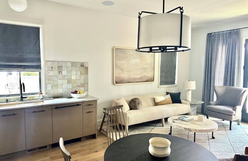 Morningside-Lenox Park Casa | Charming & sophisticated 2-bedroom townhome with WiFi/cable in beautiful Atlanta