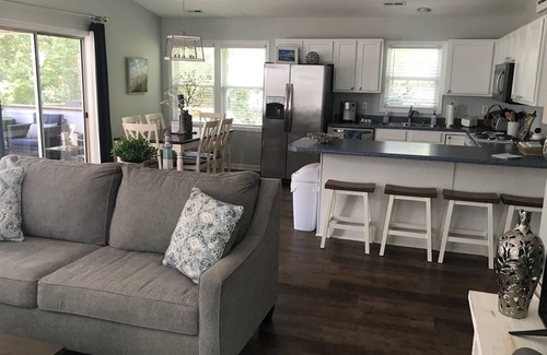Emerald Isle Cabaña | Charming Soundside Home including Golf Cart, Kayaks, Bikes & Linens-Emerald Isle