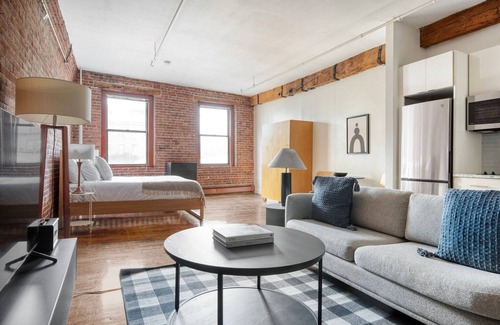 South End Apartamento | Charming South End Studio w/ Building W/D, nr Dining, by Blueground