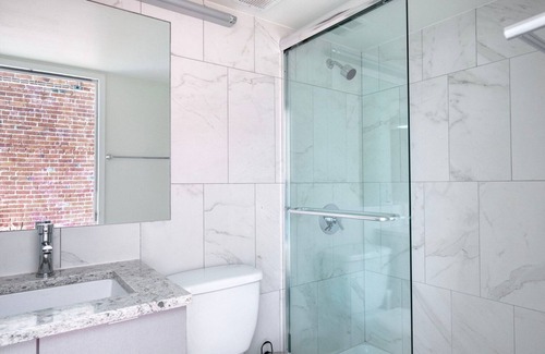 South End Apartamento | Charming South End Studio w/ Building W/D, nr Dining, by Blueground