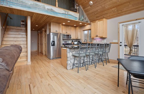 South Haven Cabina | Charming South Haven 3-bedroom Cabin with AC and WiFi