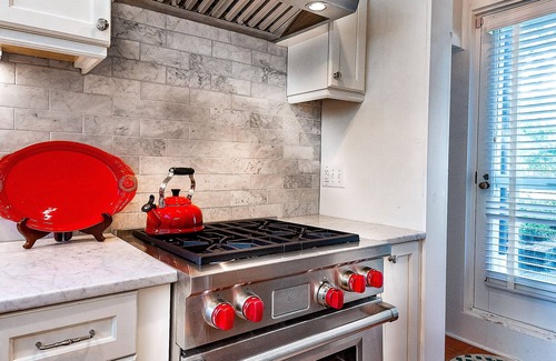 South of Broad Casa | Casa con encanto al sur de Broad Kitchen