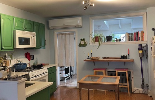 Whitman Casa | Charming South Philly House with yard, BBQ, art studio <3