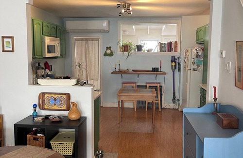 Whitman Casa | Charming South Philly House with yard, BBQ, art studio <3