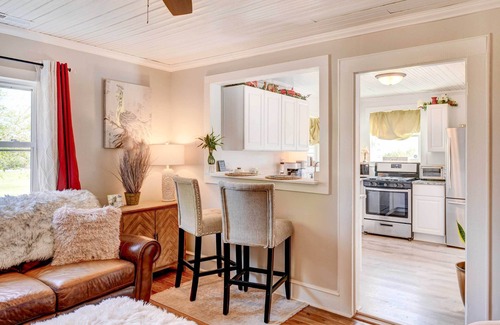 Denton Casa | Charming 'Southern Sage Farmhouse' in Denton!