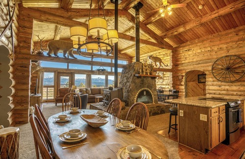 Timber Ridge Ranch Casa | Charming & Spacious Cabin With Breathtaking Mountain Views!