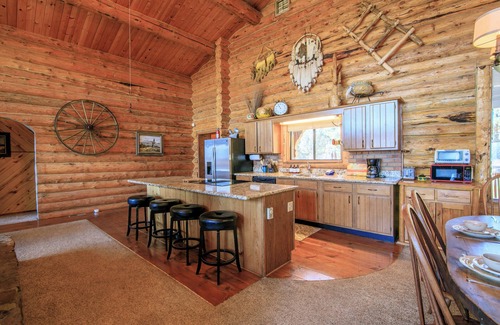 Timber Ridge Ranch Casa | Charming & Spacious Cabin With Breathtaking Mountain Views!