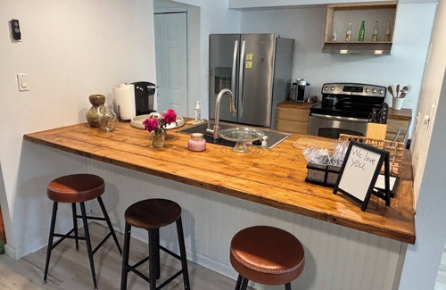 Virginia Beach Casa | Charming Spacious 4-bedroom house with WiFi and AC in beautiful Virginia Beach