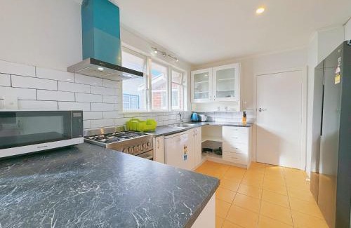 Lower Hutt Casa | Charming Spacious 4 BR house