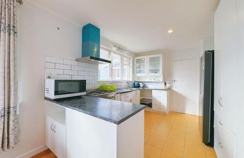 Lower Hutt Casa | Charming Spacious 4 BR house