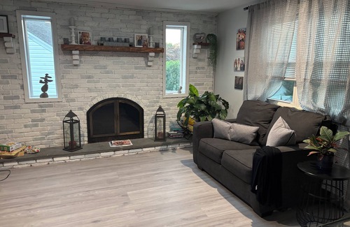 Farmingdale Apartamento | Charming, spacious apartment in the heart of Farmingdale’s Culinary Quarters!