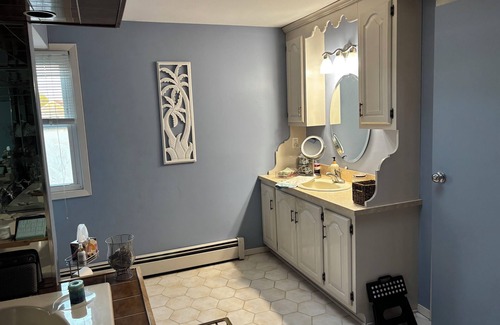 Farmingdale Apartamento | Charming, spacious apartment in the heart of Farmingdale’s Culinary Quarters!