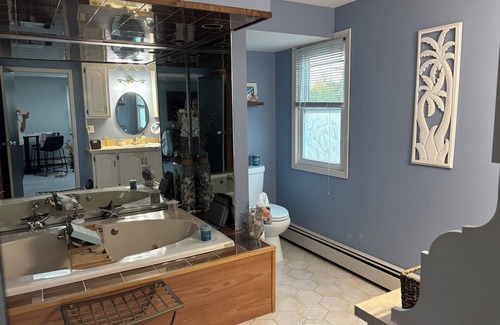 Farmingdale Apartamento | Charming, spacious apartment in the heart of Farmingdale’s Culinary Quarters!
