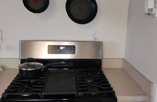 Parma Casa | Charming Spacious & Affordable. Gem of Parma! Modern space superbly clean.
