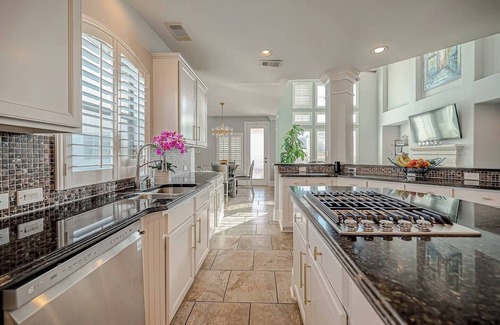 Pearland Casa | Luxury and Spacious 5-bedroom tastefully furnished with up to date amenities.