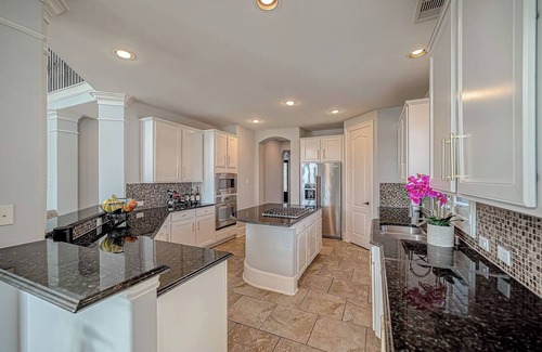 Pearland Casa | Luxury and Spacious 5-bedroom tastefully furnished with up to date amenities.