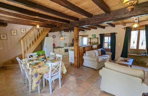 Massignac Cabaña | Amplia Casa Rural con Jardín, Internet, y Comodidades Modernas en Massignac, Cerca de Actividades