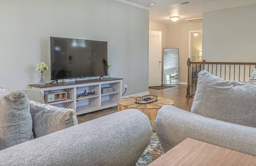 Columbus Casa | Charming Spacious Home with Game room