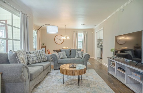 Columbus Casa | Charming Spacious Home with Game room