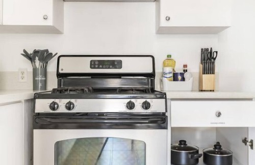 South San Gabriel Casa | Charming Spacious Home - Modern Comforts, Prime Location