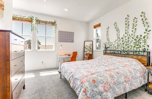 Roseville Casa | Charming & Spacious Roseville Home w/ Patio!