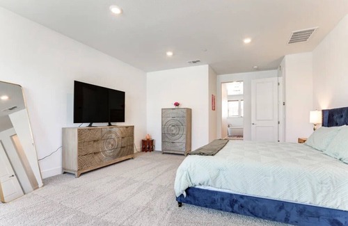 Roseville Casa | Charming & Spacious Roseville Home w/ Patio!