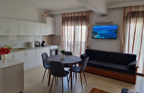 Nea Peramos Apartamento | Charming spacious studio in enchanting Nea Peramos, Kavala with WiFi and AC