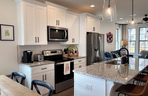 Auburn - Opelika Casa | Charming & Spacious Townhome on North College Street in Auburn