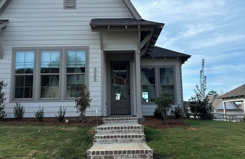 Auburn - Opelika Casa | Charming & Spacious Townhome on North College Street in Auburn