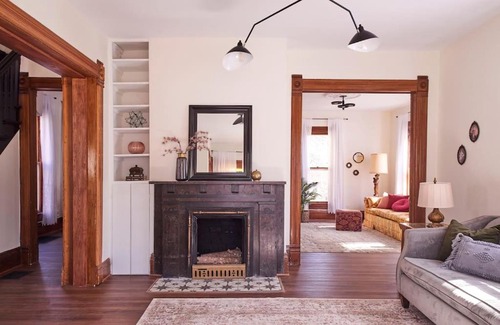 Des Moines Casa | Charming Spacious Victorian Home Close to Downtown