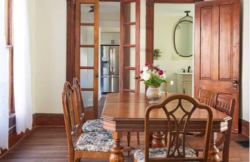 Des Moines Casa | Charming Spacious Victorian Home Close to Downtown