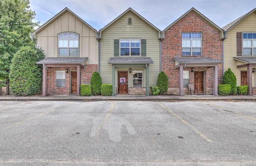 Johnson Casa | Charming Springdale Townhome about 5 Mi to Dtwn!