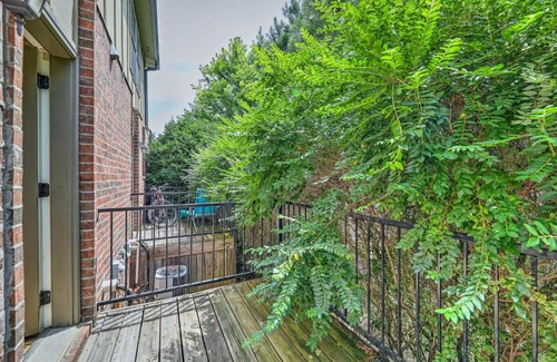 Johnson Casa | Charming Springdale Townhome about 5 Mi to Dtwn!