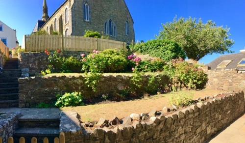 St Davids Casa | Charming St Davids Cottage with Cathedral Views