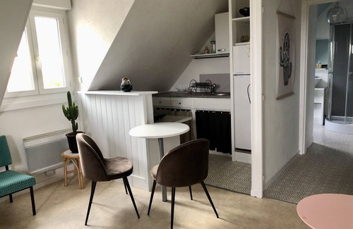 Saint-Regnobert-de-la-Cote-de-Nacre Apartamento | Charming studio 200m from the sea