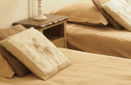 Vernoux-en-Vivarais Casa | Encantadora piedra amueblada, decorada con buen gusto, cerca del río que se puede nadar