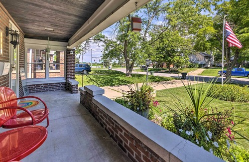 Lindenwood Park Cabaña | Charming St Louis Home: 8 Mi to Downtown!