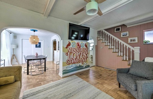 Lindenwood Park Cabaña | Charming St Louis Home: 8 Mi to Downtown!