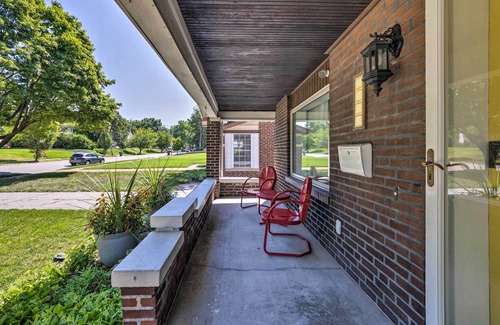 Lindenwood Park Cabaña | Charming St Louis Home: 8 Mi to Downtown!