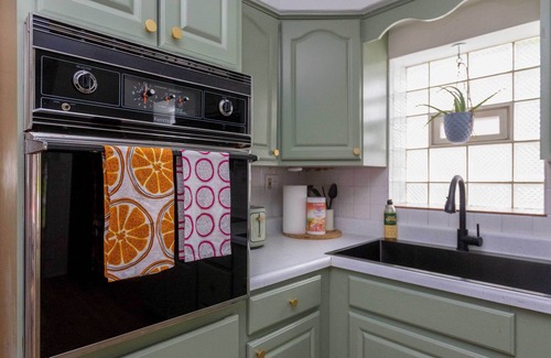 Lindenwood Park Casa | Charming St Louis Home: 8 Mi to Downtown!