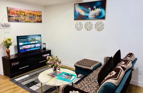 West Edmonton Apartamento | Charming Stay & Cozy Retreat by Bansari Homes in Edmonton- YEG