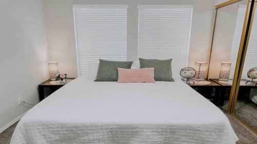 South Side Apartamento | Charming Stay with Pool and Dedicated Workspace