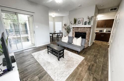 South Side Apartamento | Charming Stay with Pool and Dedicated Workspace