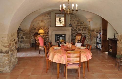 Lussan Casa | Charming Stone House with Terrace
