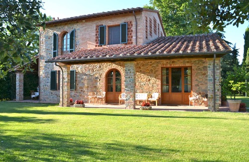 Orentano Casa | Villa de piedra con encanto