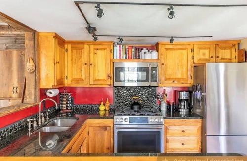 Moscow Cabina | Charming Stowe Cabin w/Hot Tub, Trails, Streams